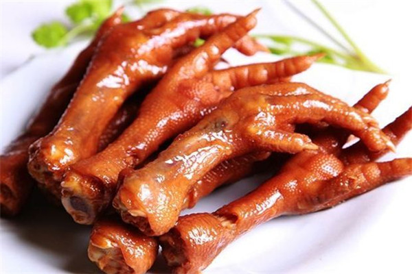 网红零食店接连落地各大核心商圈——新鲜短保成南昌年轻人零食消费新选择(图1)
