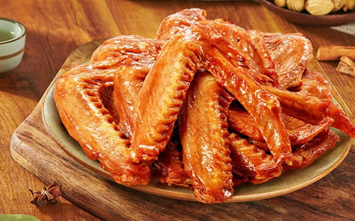 年轻人买零食先扒配料表?短保鲜零嘴成流量新密码(图1)