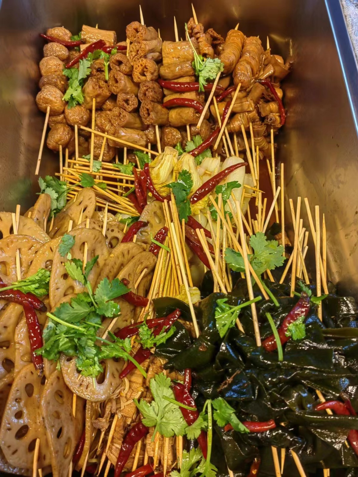 卤货批发卤鸭头、鸭脖、卤鸭腿卤鸡腿等万物皆可卤!秘制卤味真材实料好味道卤味熟食现卤现捞舌尖上的美食@所有人(图1)